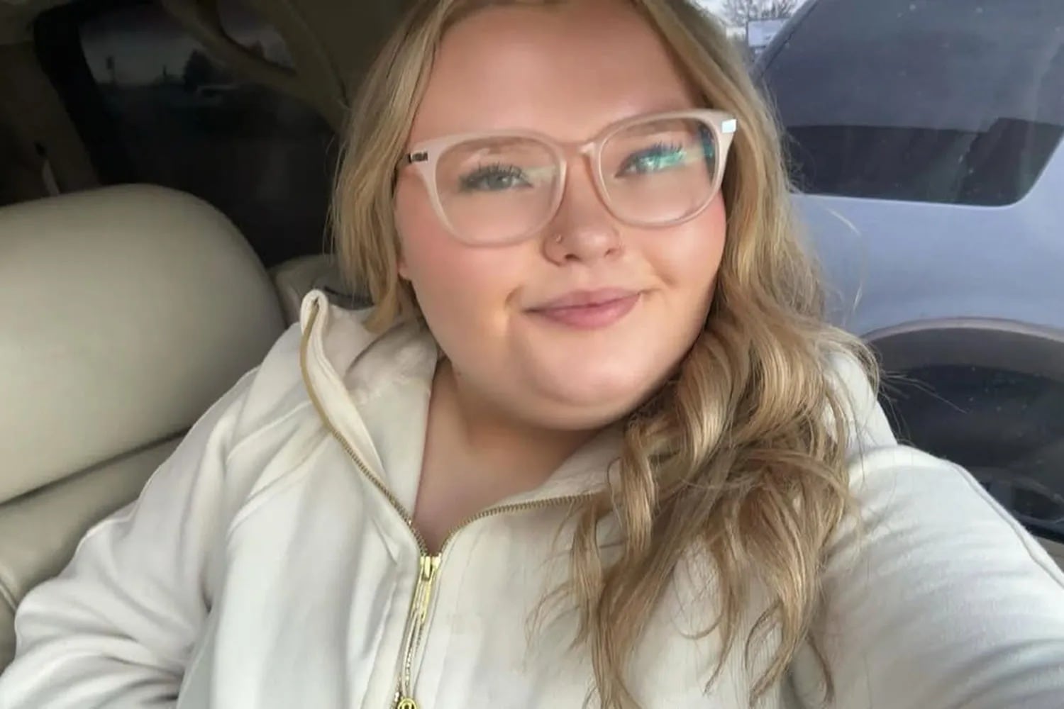 Alana trabaja en un hospital de Colorado mientras termina sus estudios para ser enfermera.(Instagram/TLC)