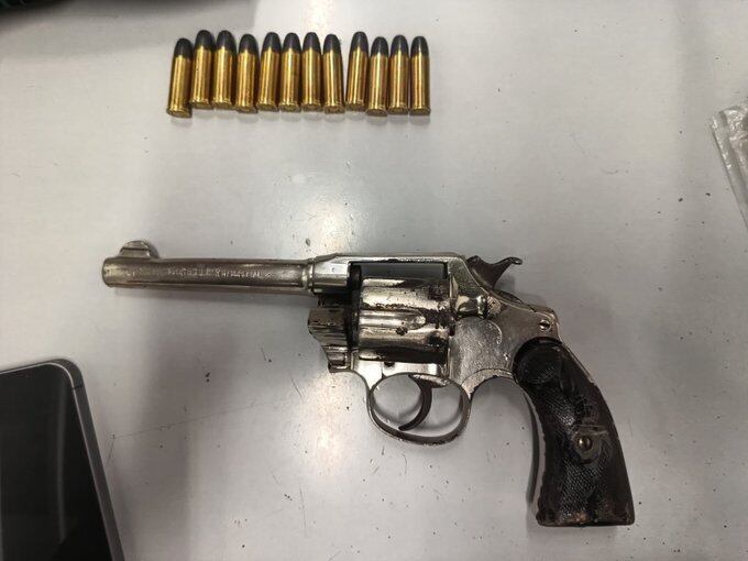 El arma que secuestró la Policía de Córdoba durante el operativo