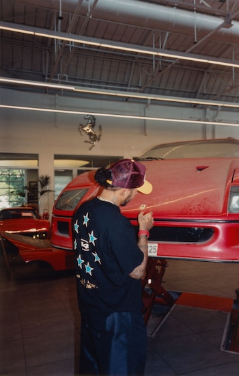 Lewis Hamilton restauró una Ferrari abandonada