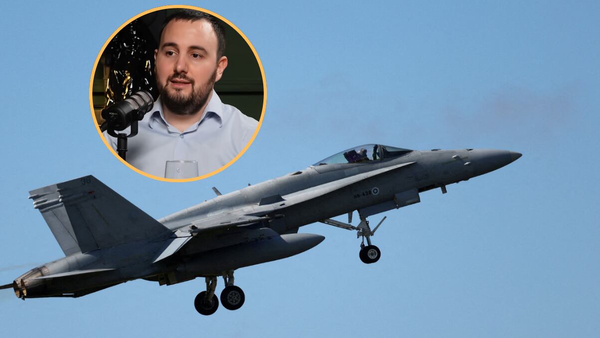 Avión de combate (Piroschka Van De Wouw/Reuters) y Enrique Gil (Uri Sabat)