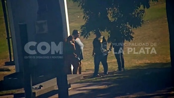 Personal de seguridad lleva a