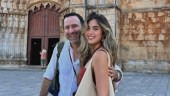 Hija del presentador Felipe Arias publicó una alarmante foto en la camilla de un hospital