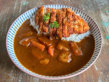 Receta de katsu curry servido