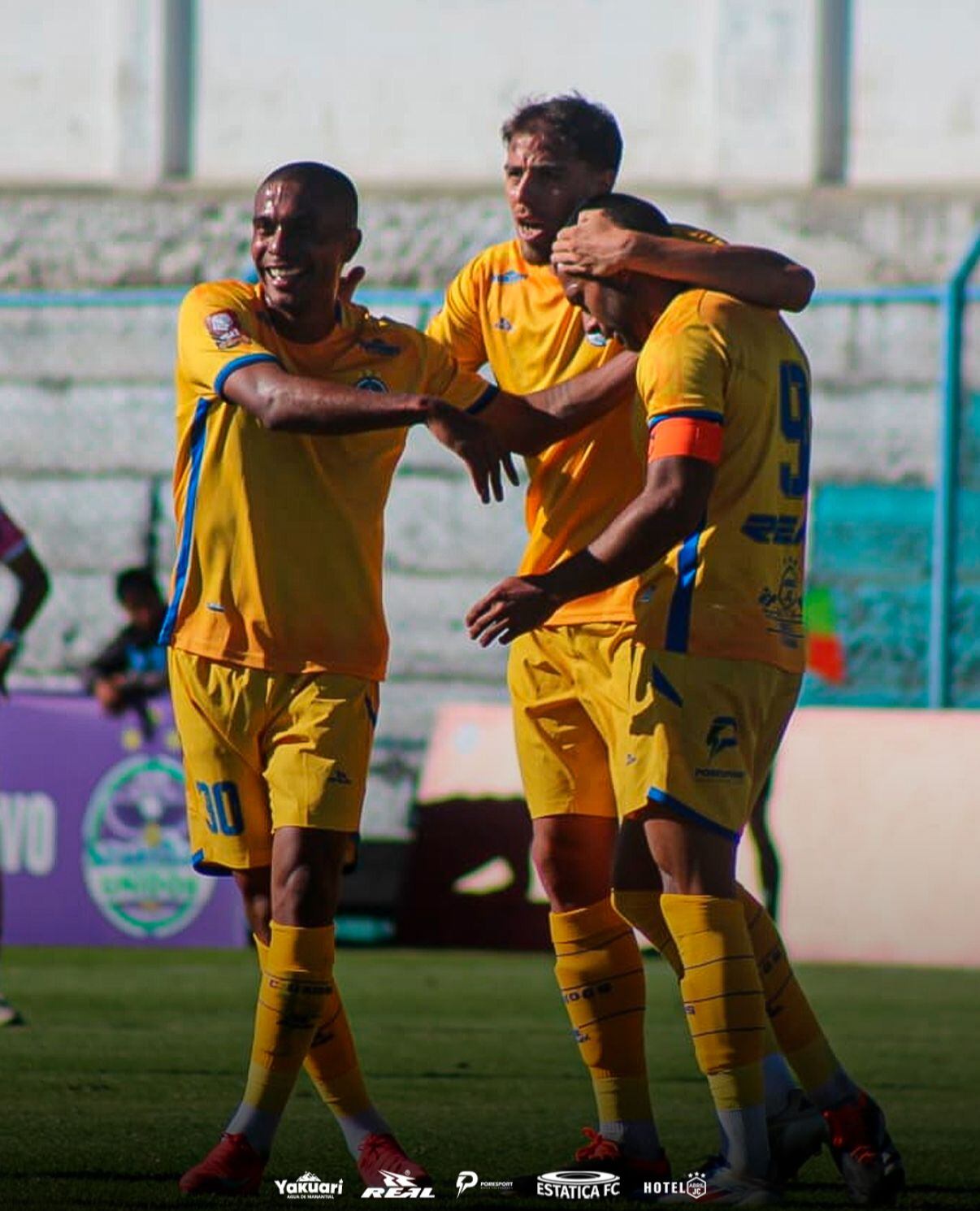 Comerciantes Unidos goleó 3-0 a Juan Pablo II en la fecha 16 del Torneo Apertura 2025.