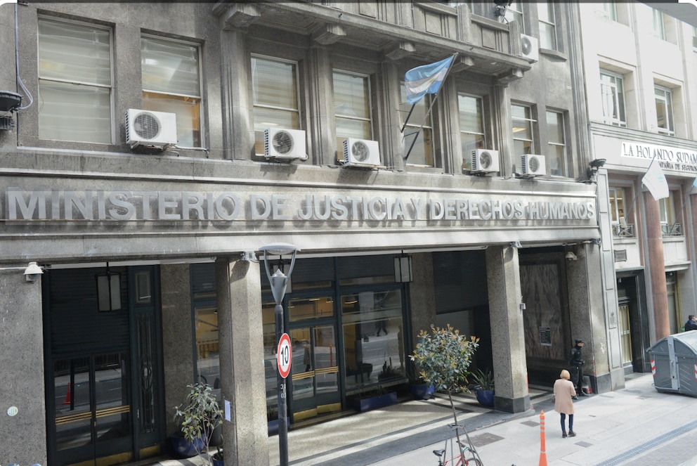 Sturzenegger confirmó más de 17.000 desregulaciones desde 2023