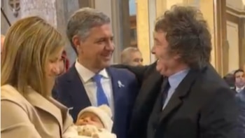 El saludo de Javier Milei al bebé de Jorge Macri y María Belén Ludueña durante el Tedeum por el Día de la Independencia