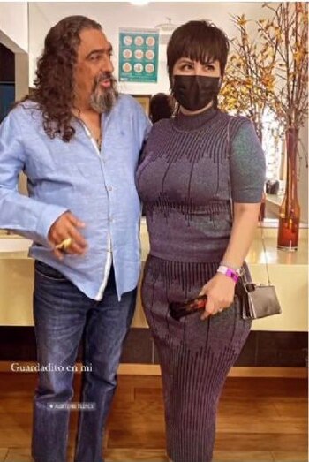 La mamá de Nodal posó