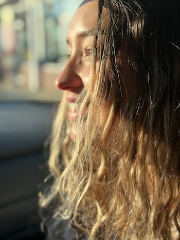 La joven fue detenida junto