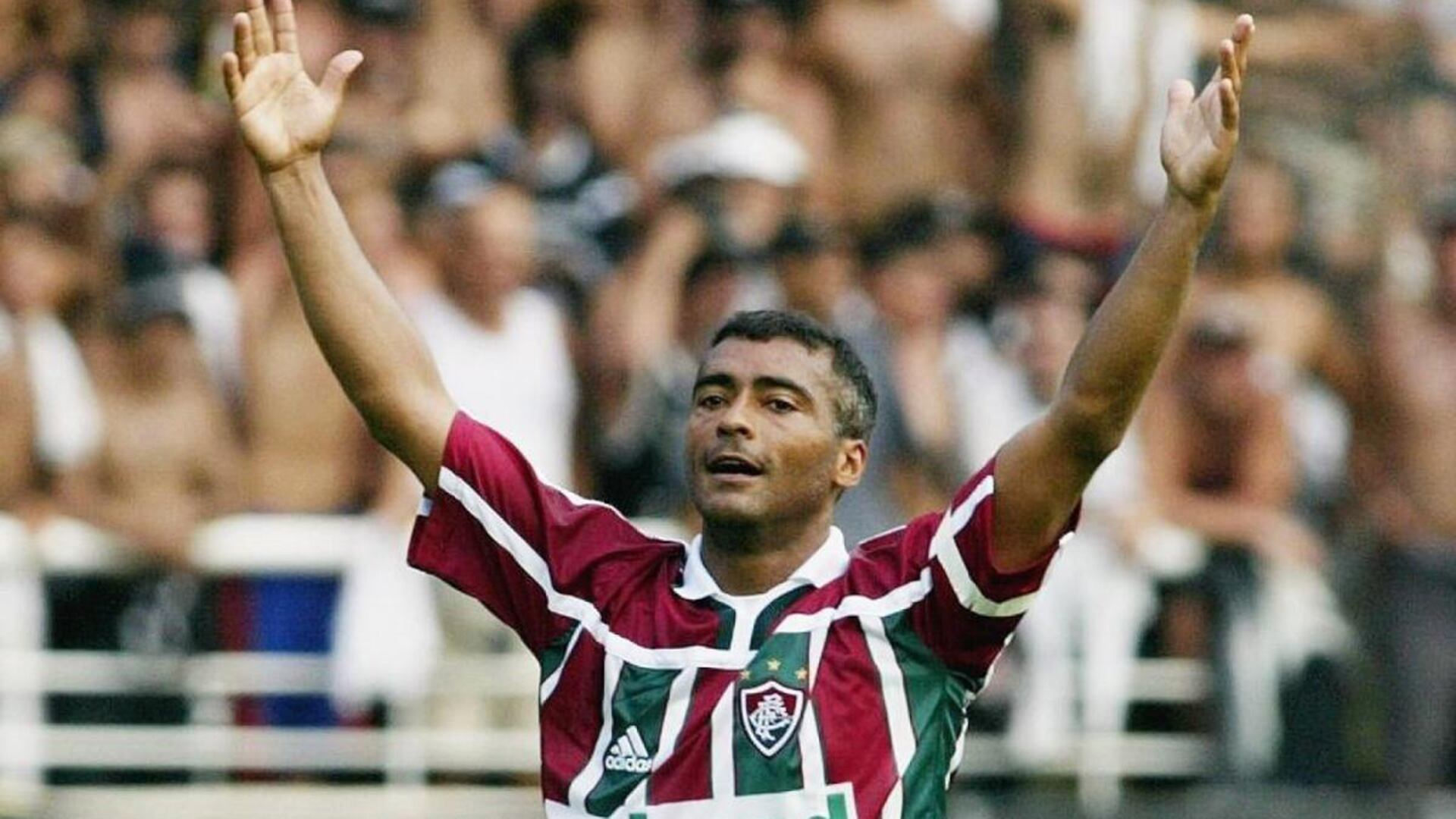 La comparación entre Carlos Prates y Romario resalta la singularidad y el magnetismo natural del luchador brasileño