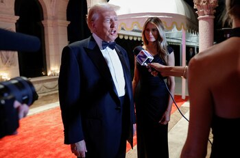 El presidente electo de Estados Unidos, Donald Trump, acompañado de su esposa Melania (REUTERS/Marco Bello)