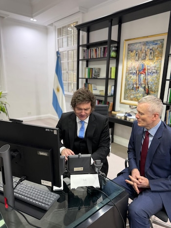 El presidente Javier Milei mantuvo hoy una llamada telefónica con el primer ministro de Canadá, Mark Carney