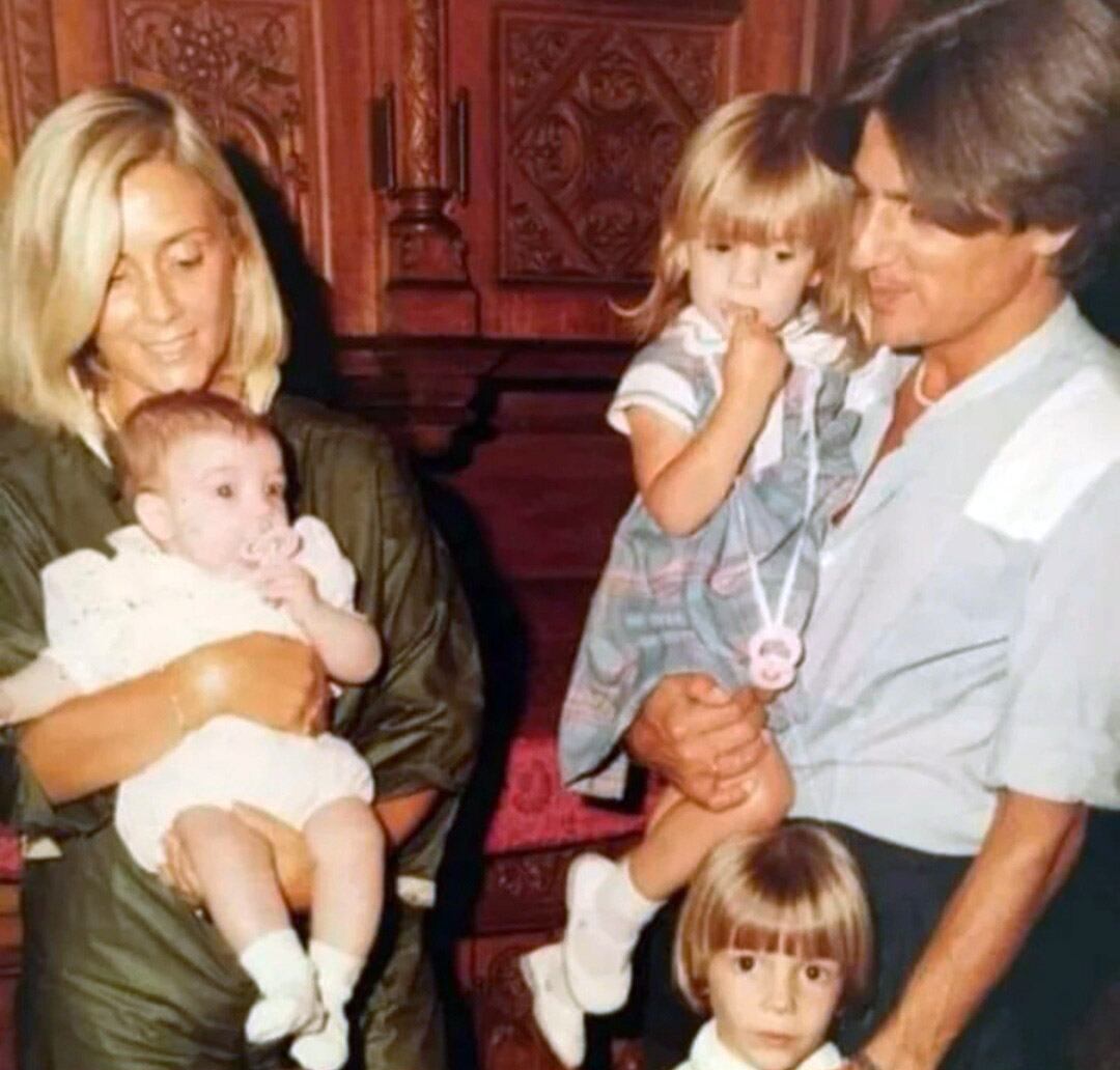 El cantante junto a Mirta, su esposa, y sus tres hijos (Gentileza familia Hoffmann)