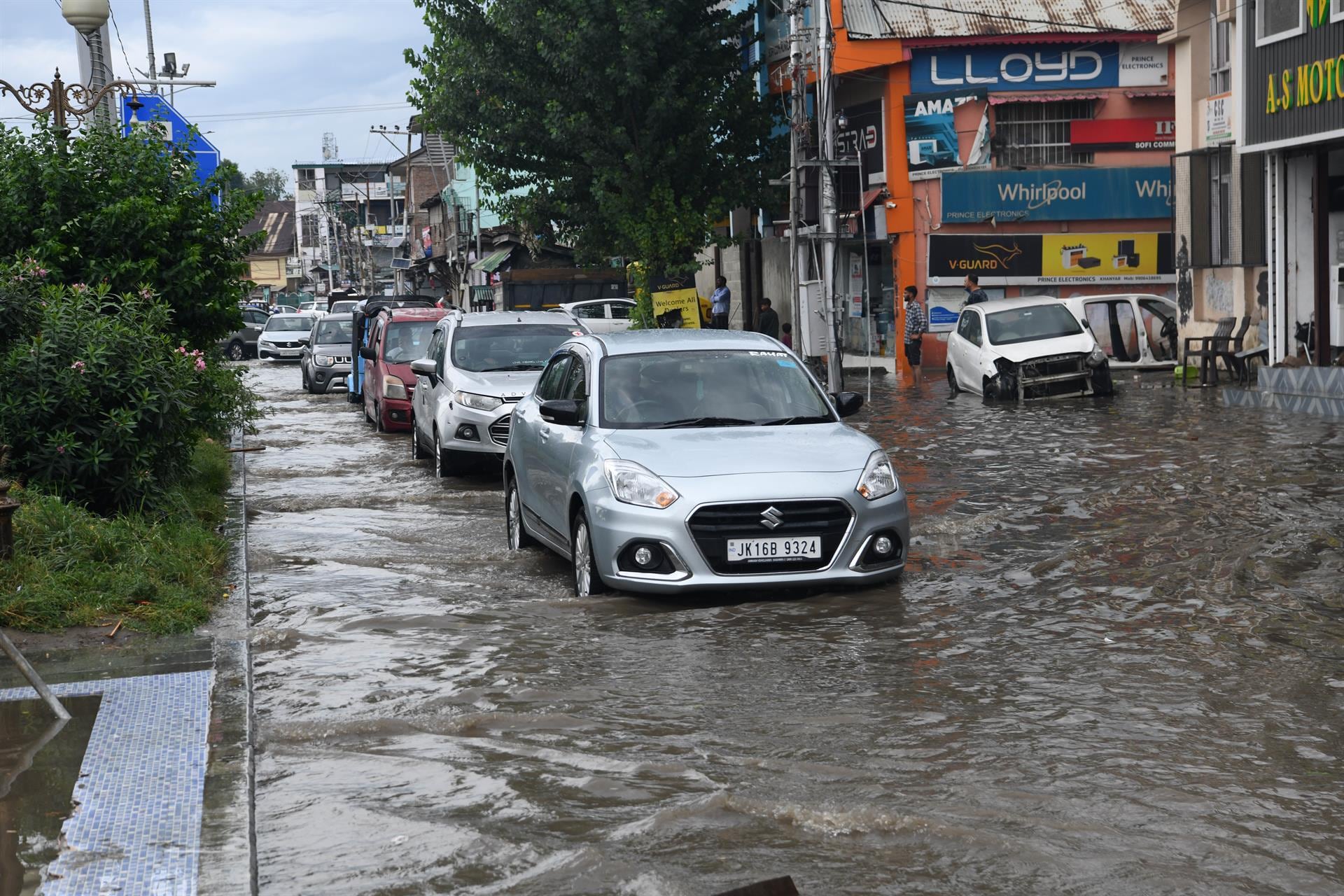 Al menos diez muertos en inundaciones en la Cachemira india