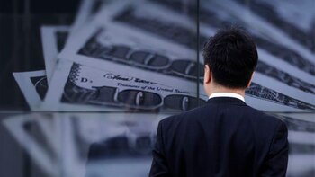 Según el valor del dólar