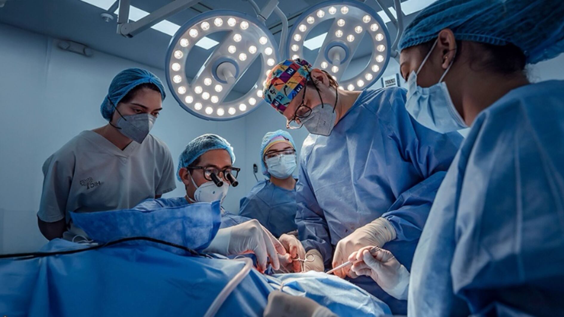 El turismo médico en Colombia atrae principalmente a pacientes de Estados Unidos, España y Canadá, consolidando su protagonismo internacional - créditos @mediclinicalfoto/IG y @williamcontrerasneurocx/IG