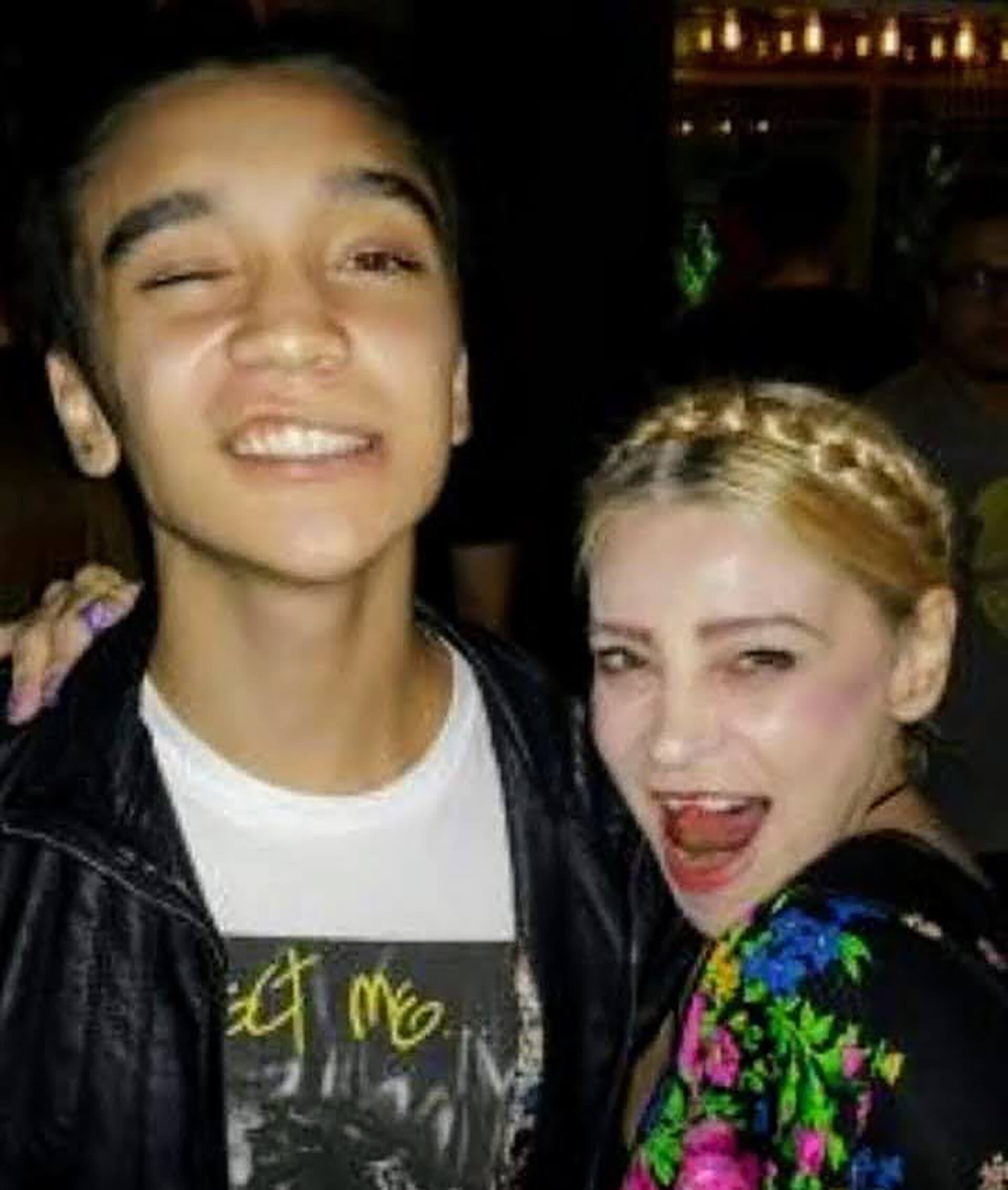 Divina Gloria y su hijo León Villafañe Goldsztern, hoy de 25 años.