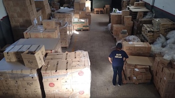 En los depósitos, alojaban camiones