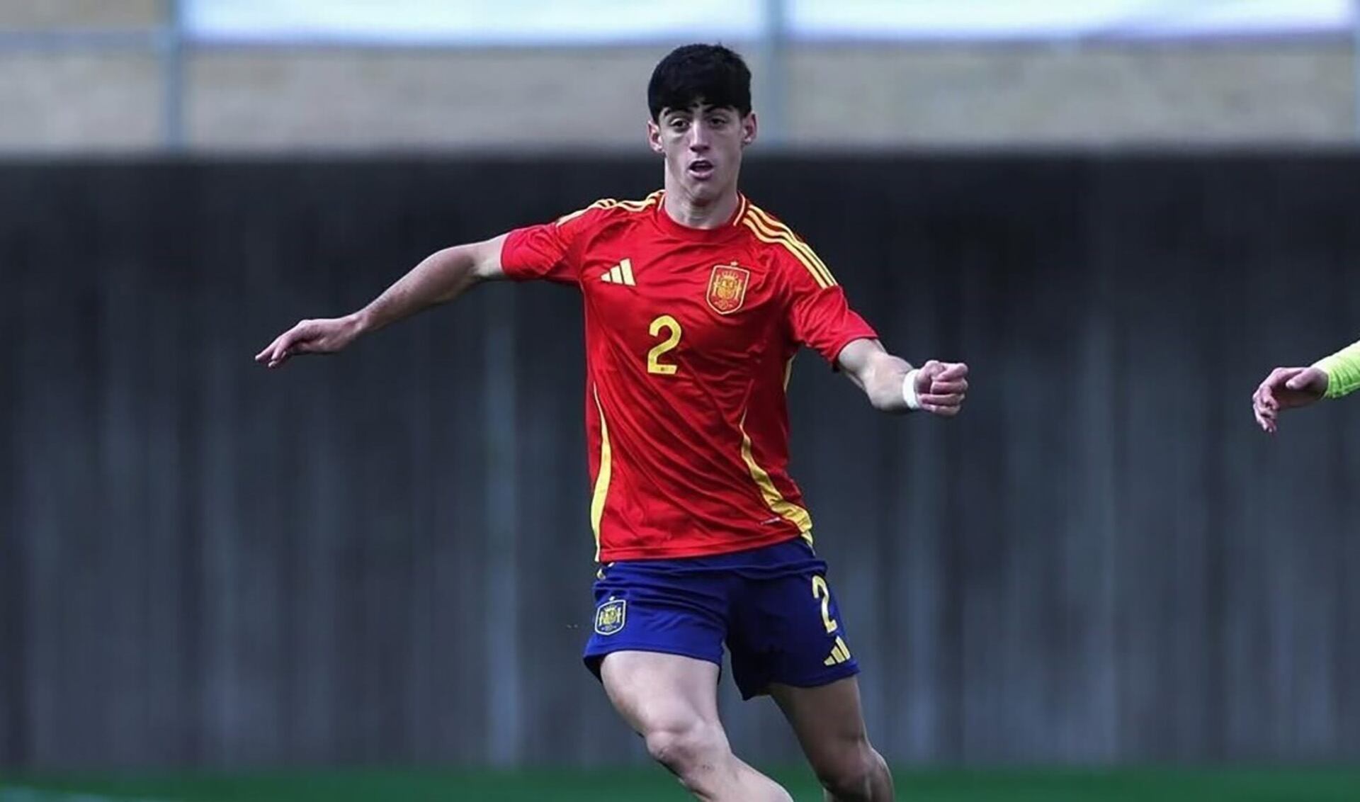 El futbolista Valentín Pezzolesi fue convocado por España y se aleja de Argentina