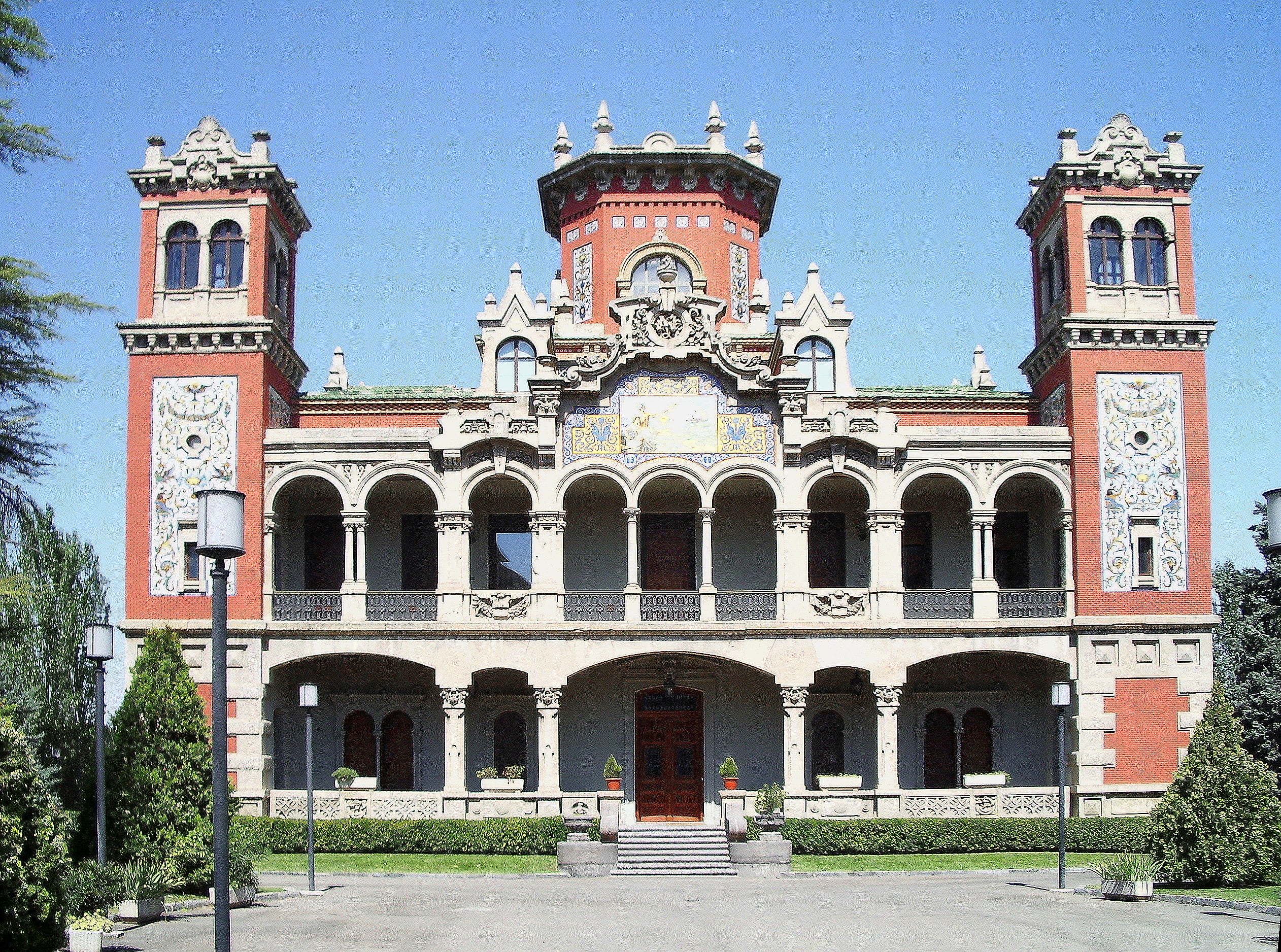 Palacio Larrinaga, en Zaragoza (Wikimedia).