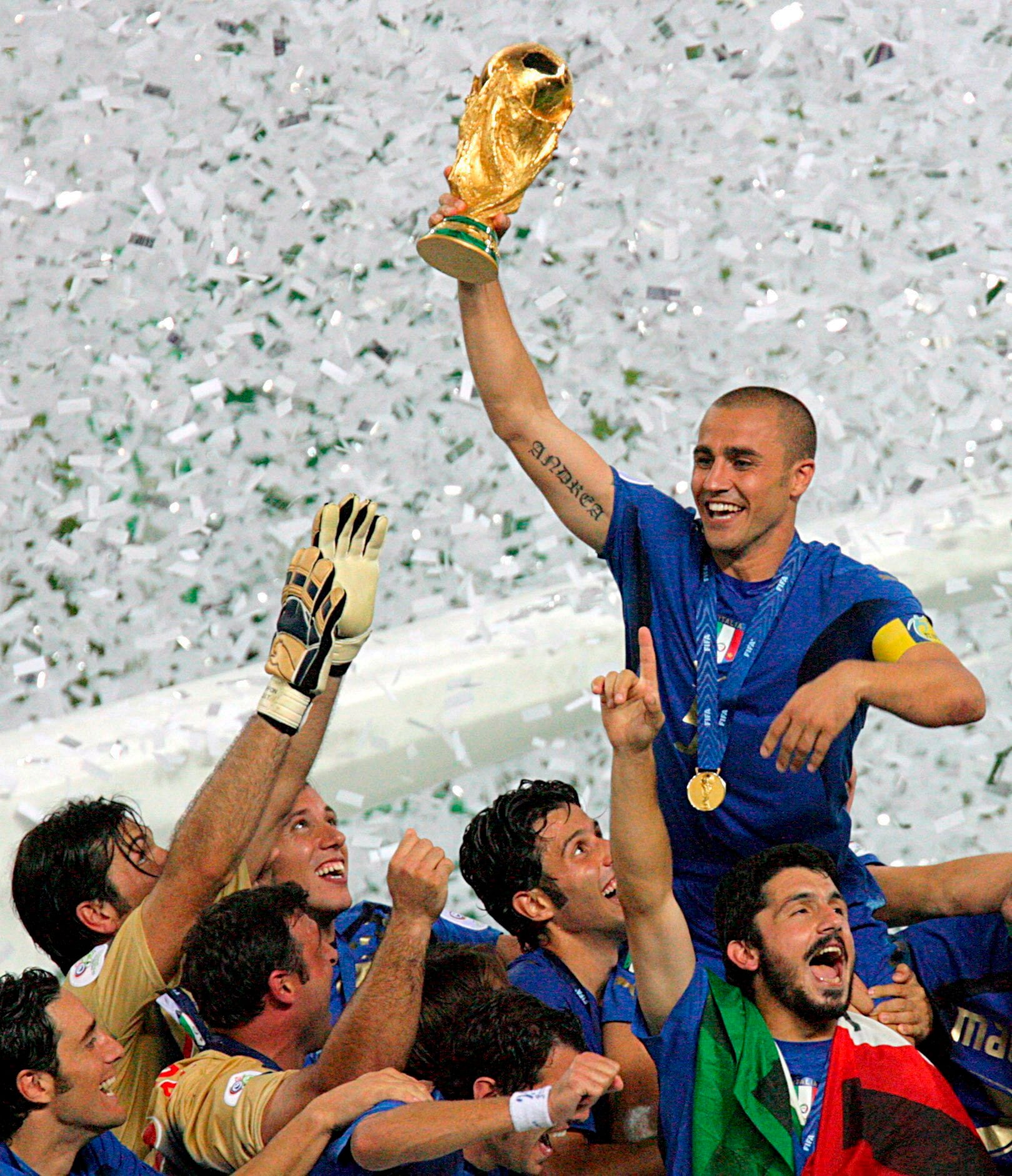 Italia se consagró campeón del Mundial 2006 tras vencer a Francia en penales, logrando su cuarto título y consolidando a una generación histórica (EFE/Yuri Kochetkov/Archivo)
