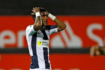 En la imagen, Oslimg Roberto Mora de Alianza Lima reacciona. EFE/Paolo Aguilar/Archivo