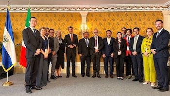 En el encuentro desarrollado en Roma, representantes de instituciones públicas y privadas analizaron proyectos conjuntos y mecanismos de internacionalización empresarial que podrían fortalecer los flujos comerciales entre ambos mercados (Foto cortesía Ministerio de Relaciones Exteriores)