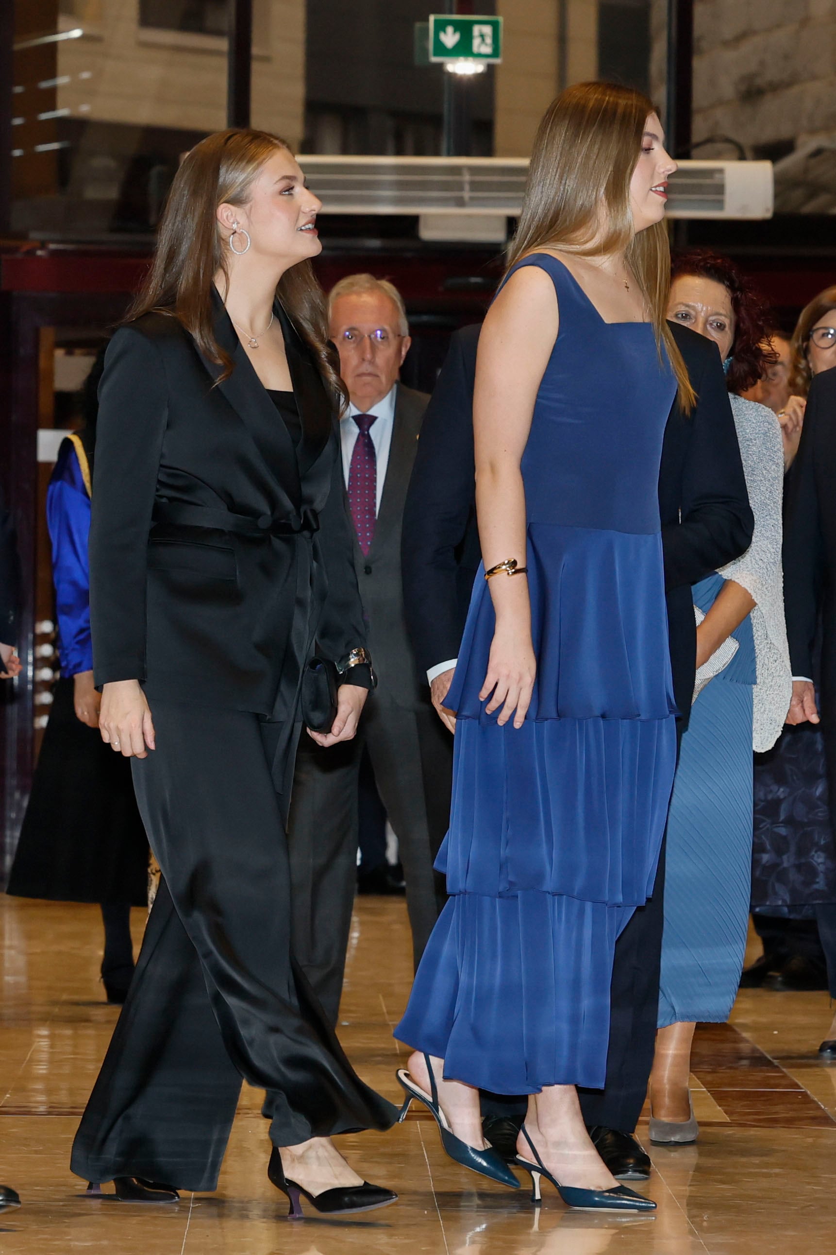 La princesa Leonor y la infanta Sofía en el concierto. (EFE/ Ballesteros)
