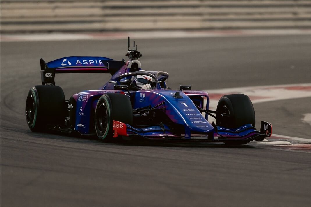Daniil Kvyat terminó a unos segundos del auto manejado por la IA (Instagram / @danydk1)