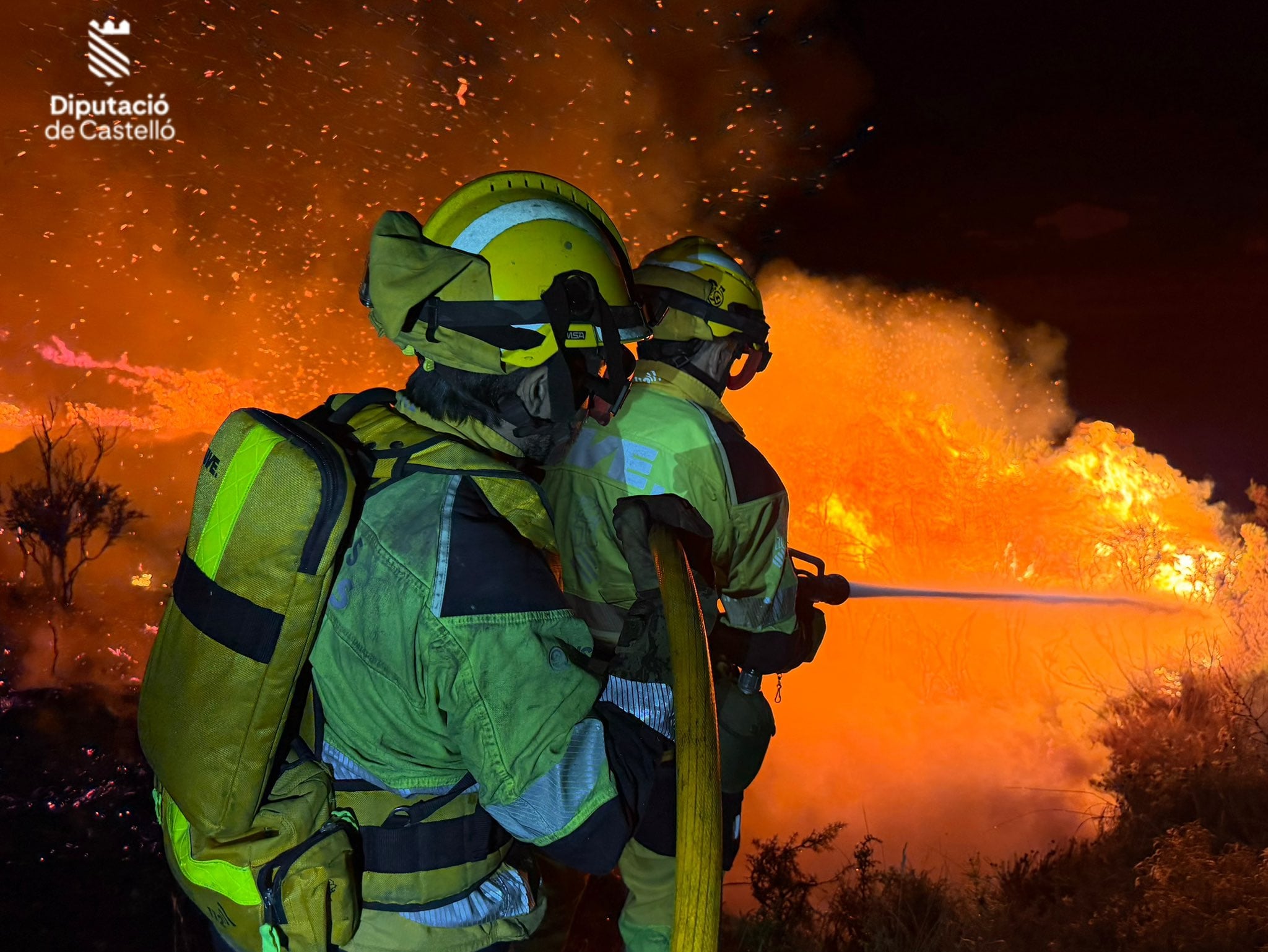 El incendio de Tírig alcanza 400 hectáreas calcinadas: se mantiene el confinamiento de Catí mientras continúan las labores de extinción