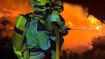 El incendio de Tírig alcanza 400 hectáreas calcinadas: se mantiene el confinamiento de Catí mientras continúan las labores de extinción