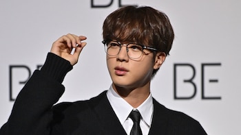 Jin posa durante una sesión