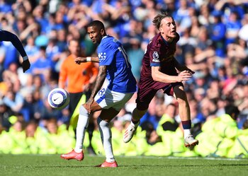 El Fulham le lleva una