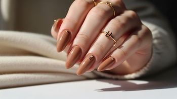 5 colores de uñas que hacen lucir las manos más jóvenes y alargadas