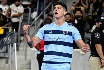Alan Pulido se enfrentará a