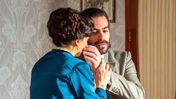 'La Promesa': El acercamiento de Martina y Adriano. (TVE)