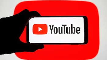 Adiós a WhatsApp para enviar videos: YouTube revive los chats privados dentro de su app