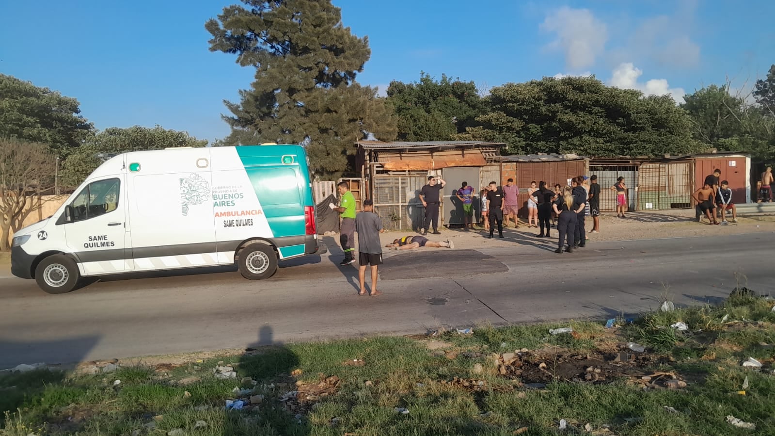 La ambulancia trasladó de urgencia al ladrón herido