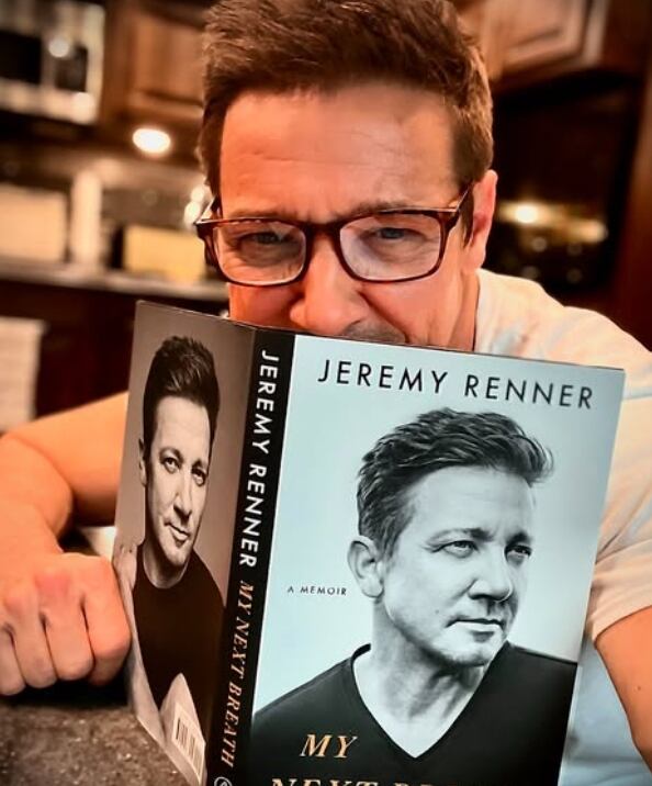 Renner promueve sus memorias