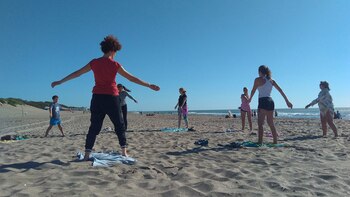 Viviana, junto a un grupo