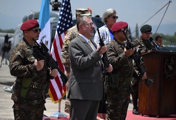 Guatemala recibió el primer lote de fusiles M4A1 adquiridos a Estados Unidos para modernizar al Ejército.