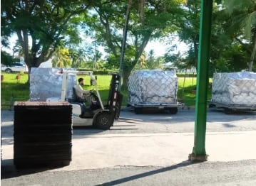 La parroquia Nuestra Señora de la Caridad y el sacerdote Enrique Peñate Galán coordinan la distribución en Unión de Reyes, Bolondrón y Güira de Macurijes. (Foto cortesía Cáritas Cuba)