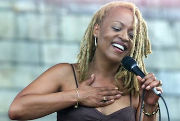 Cassandra Wilson, figura del jazz vocal y ganadora de dos premios Grammy, murió a los 70 años en Jackson, Misisipi. (Foto AP/Stew Milne, archivo)