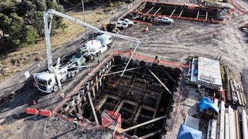 Reconstruyen puentes en Alameda Oriente tras daños del sismo, obra beneficiará a millones