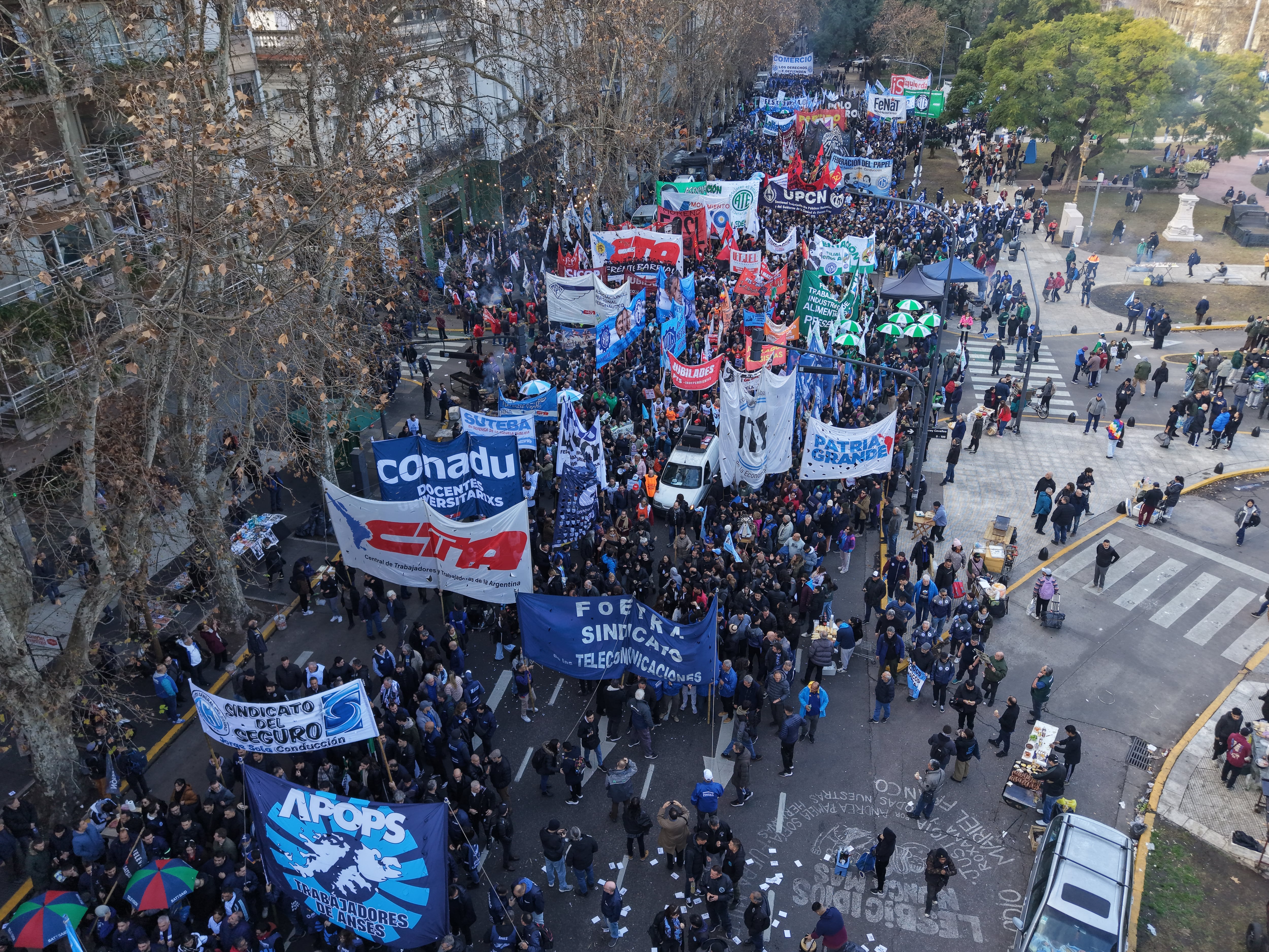 Protestas de la CGT, en vivo: las columnas desconcentraron, tras los incidentes en Avellaneda y la marcha en el Congreso