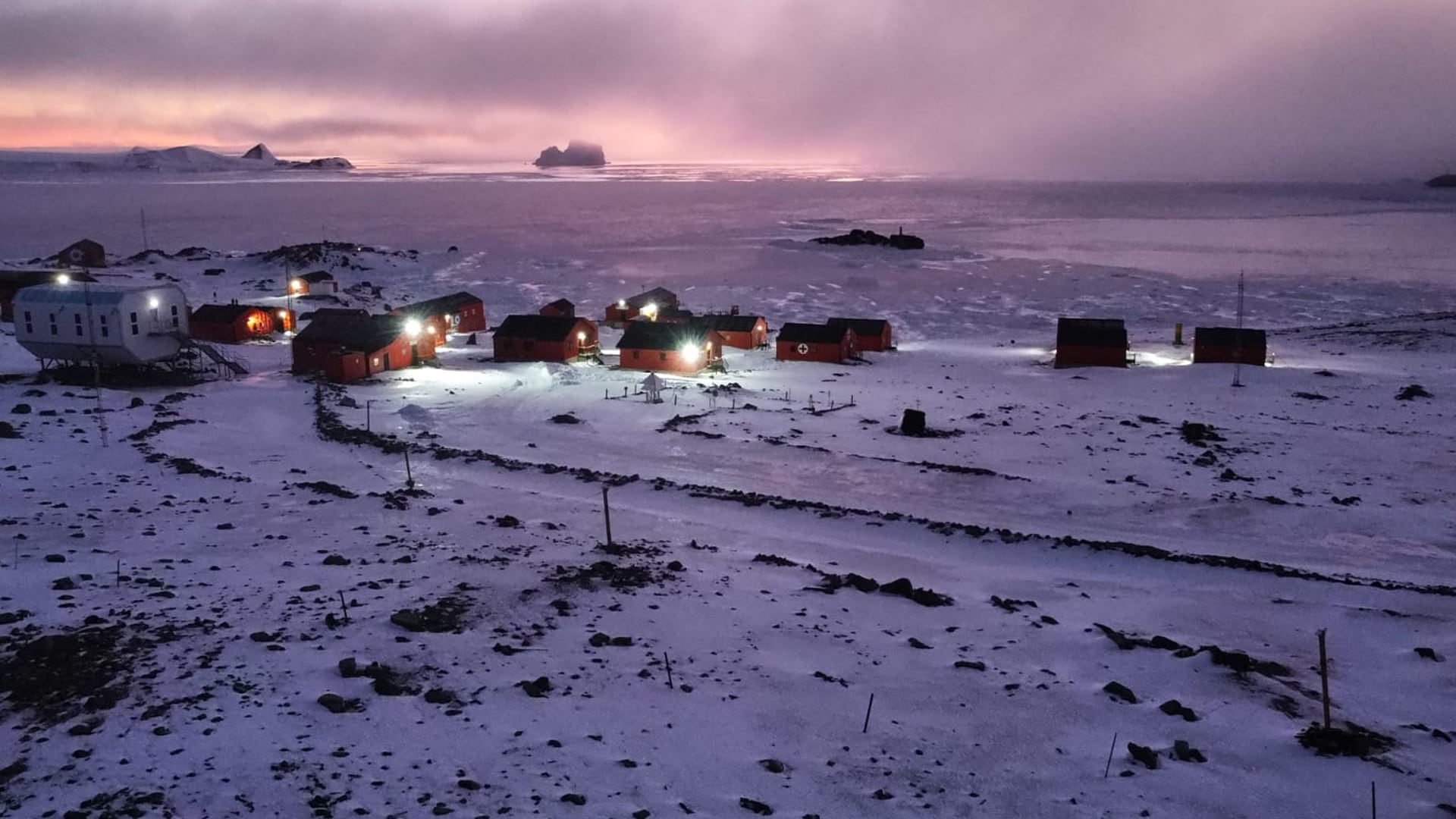 En invierno, en Esperanza, hay apenas unas cinco horas de luz diaria (Foto: Marcos Vilte)