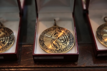 A cada veterano se le