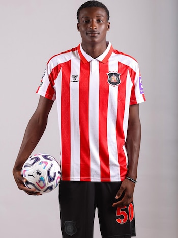 El delantero ecuatoriano se desempeña en el Sunderland en la Premier League