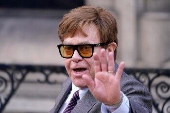 Elton John criticó el plan