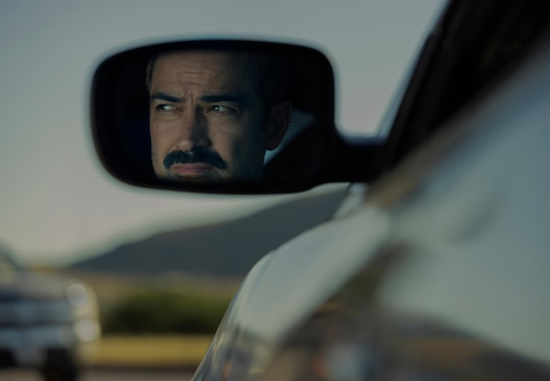 os policías. Una decisión imposible. Alfonso Herrera y Noé Hernández protagonizan ‘La captura’, dirigida por Chava Cartas el director de ‘Contraataque’. Este verano solo en Netflix.Inspirada en la operación para capturar a Joaquín Guzmán Loera, “El Chapo”. (Instagram: netflixlat)