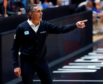 En la imagen, el responsable